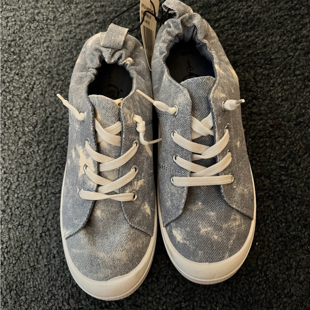 Sole Mates Ladies Sneakers (New) Size 7/8 denim color